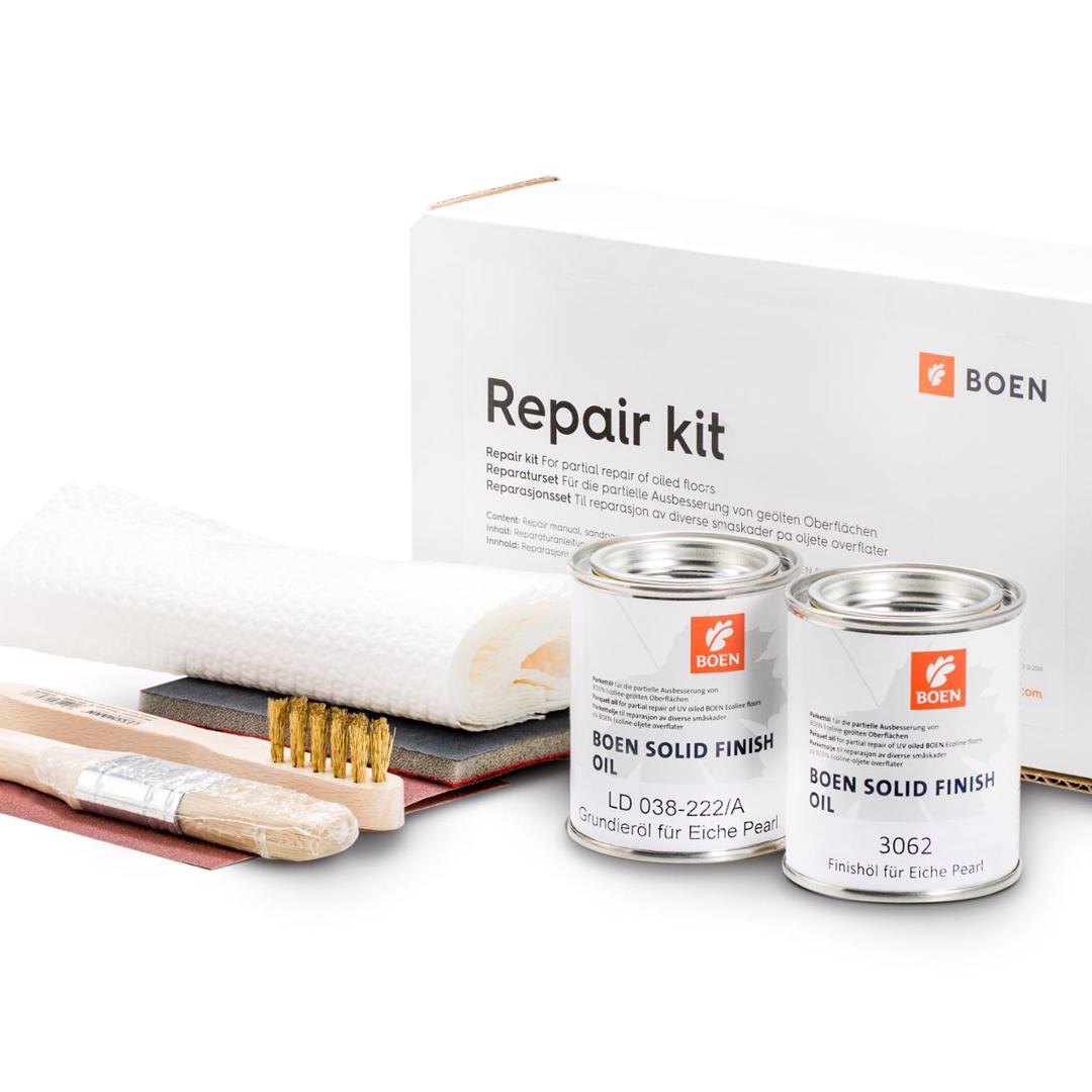 BOEN kit riparazione per Rovere Pearl

For the partial repair of natural oiled surfaces.
Content: Repair instruction, abrasive paper P 150,
abrasive web P 360, 0,125 l BOEN Live Natural Oil,
paint brush, cleaning cloths.
